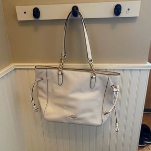 Beautiful Authentic Pebble Coach Tote bag purse NWT